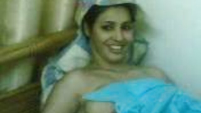 Dài xxx lop 9 tinh ranh được handjob với hai tay qua busty brunette